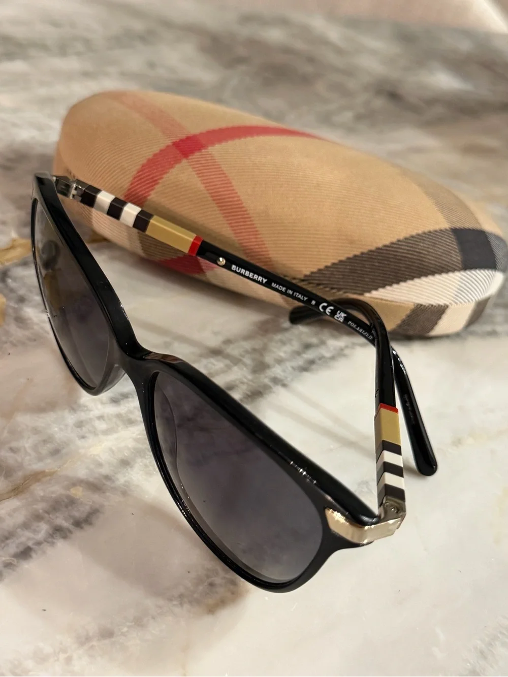 BURBERRY BE 4216 3001T3 Black cat eye Polarized grey gradient sunglasses